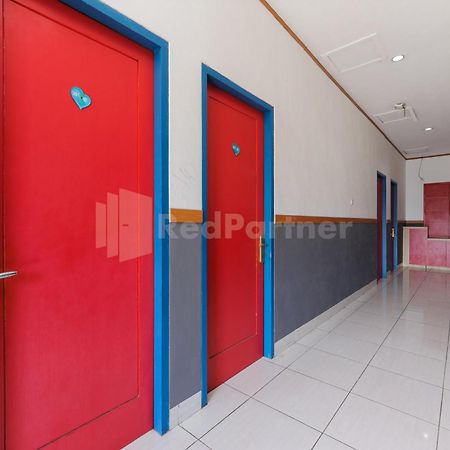 Ian Hotel Jaksa Mitra Reddoorz จาการ์ตา ภายนอก รูปภาพ