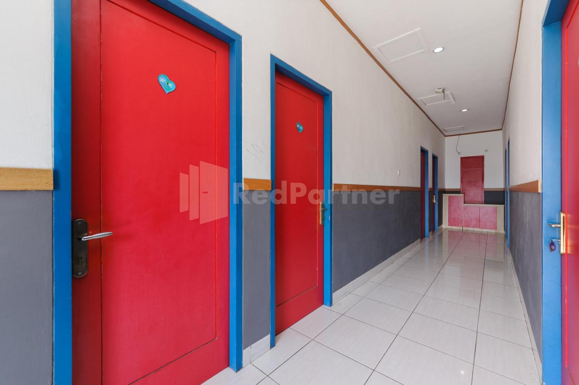 Ian Hotel Jaksa Mitra Reddoorz จาการ์ตา ภายนอก รูปภาพ