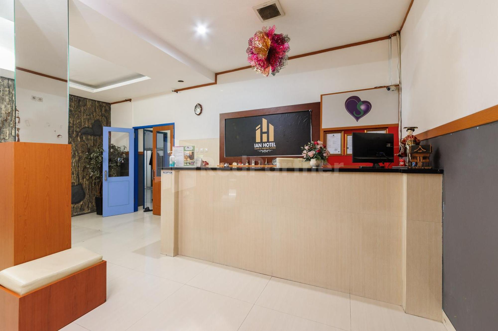 Ian Hotel Jaksa Mitra Reddoorz จาการ์ตา ภายนอก รูปภาพ