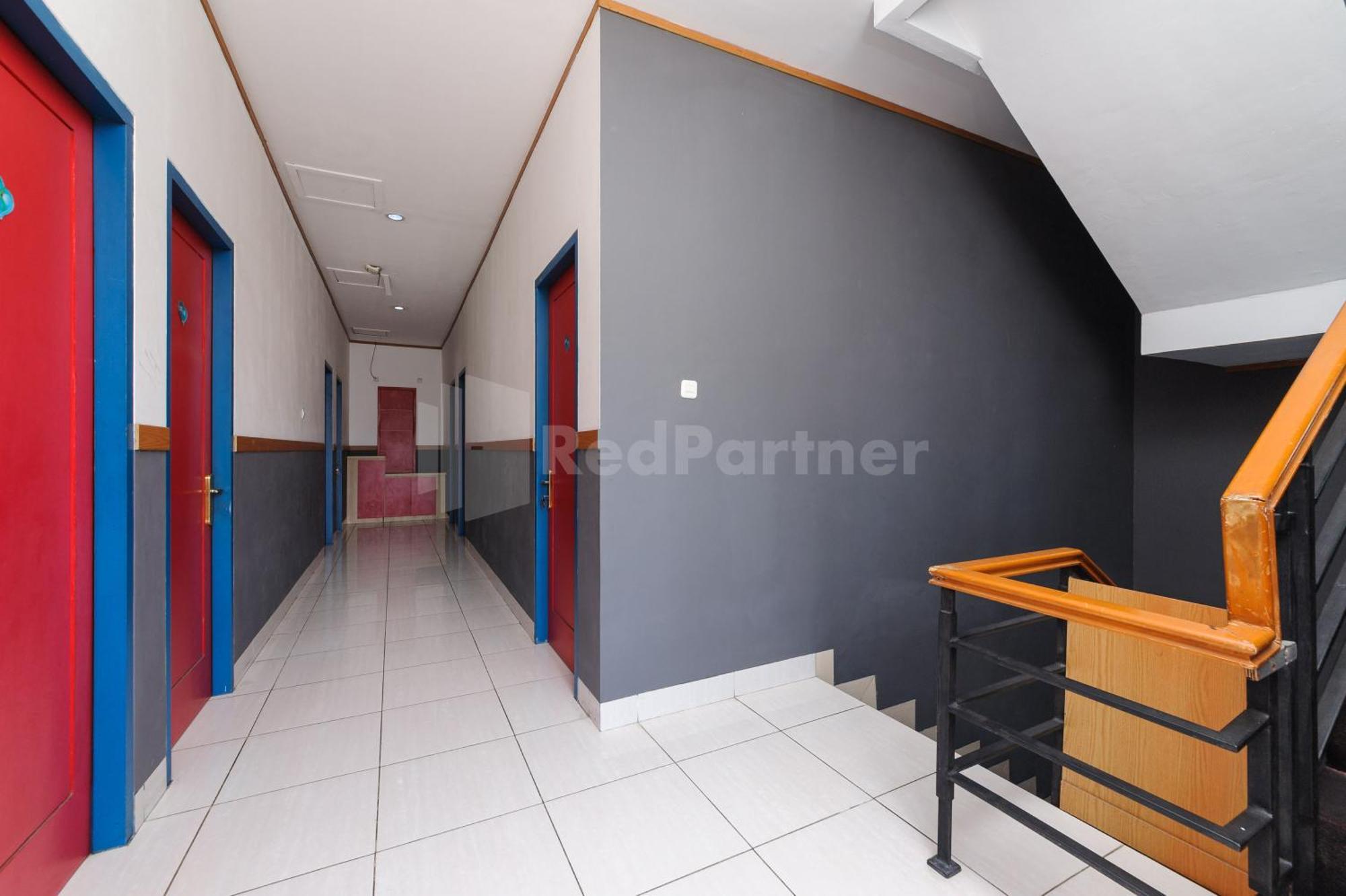 Ian Hotel Jaksa Mitra Reddoorz จาการ์ตา ภายนอก รูปภาพ